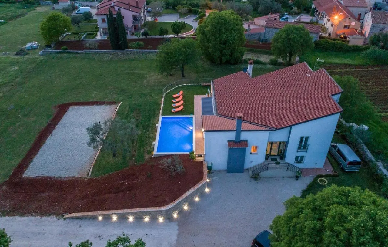 Modern Villa di Rovigno with Pool, Hot Tub&Sea View Rovinjsko Selo 0*,