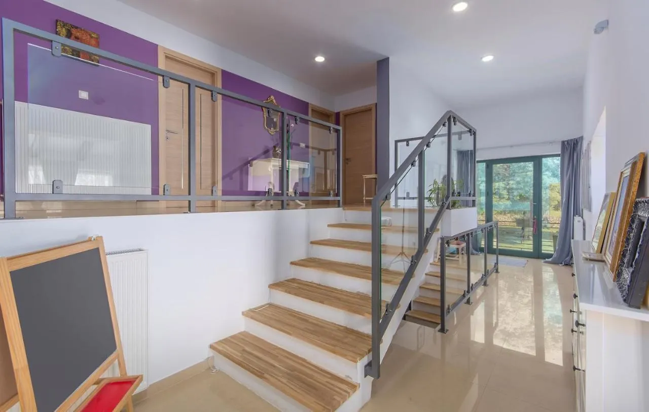 Modern Villa di Rovigno with Pool, Hot Tub&Sea View Rovinjsko Selo