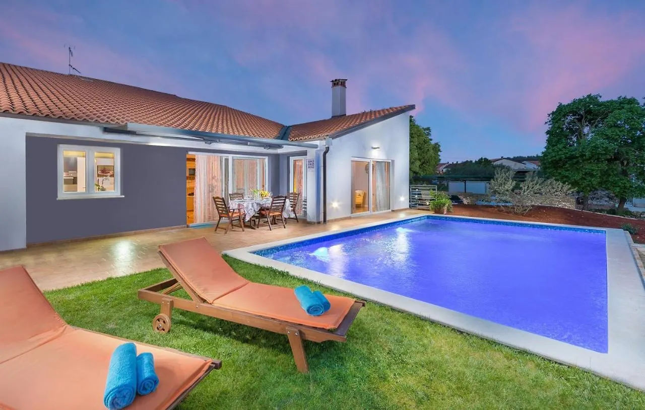 Modern Villa Di Rovigno With Pool, Hot Tub And Sea View Rovinjsko Selo Horvátország