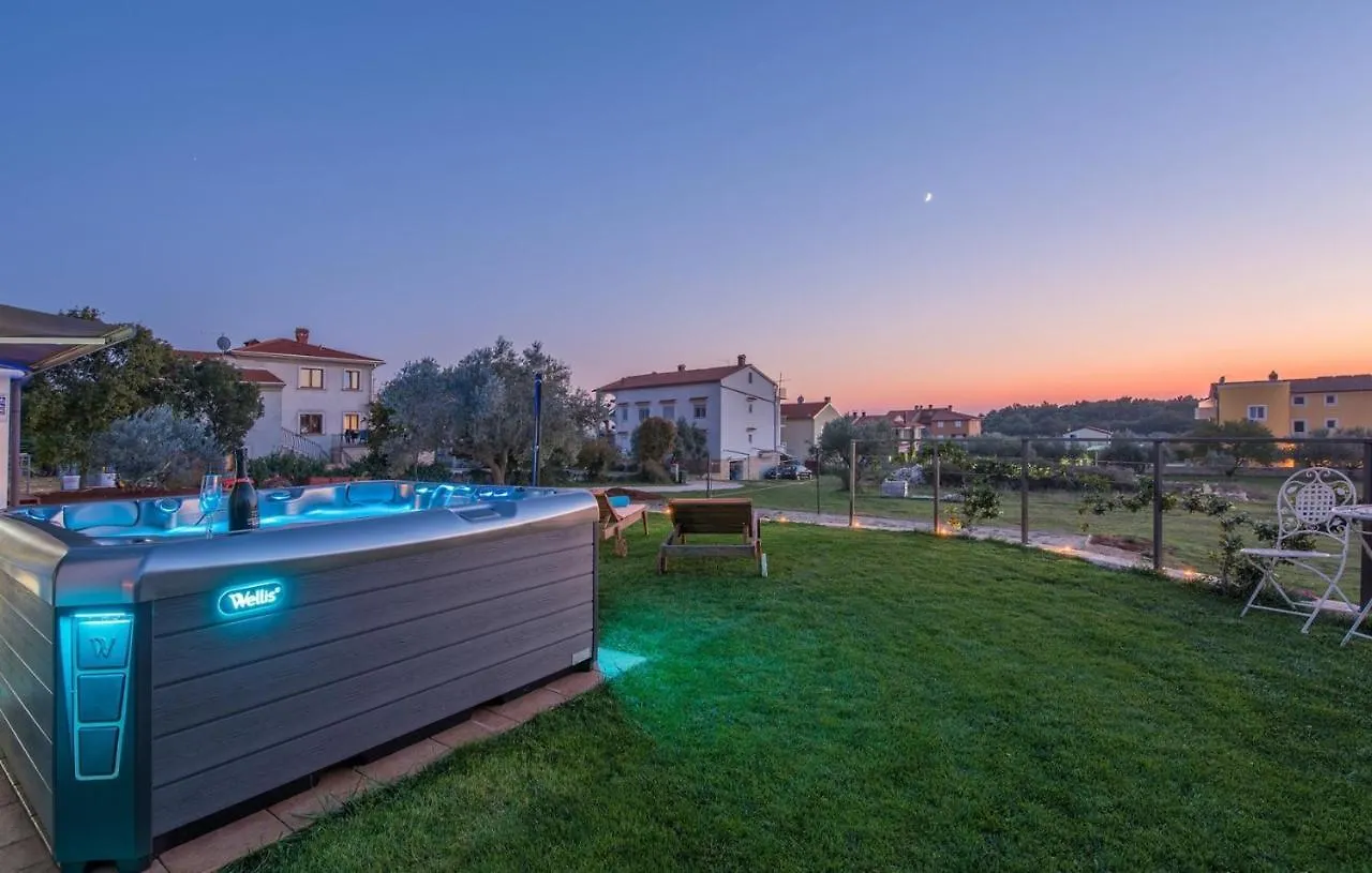 Modern Villa Di Rovigno With Pool, Hot Tub And Sea View Rovinjsko Selo