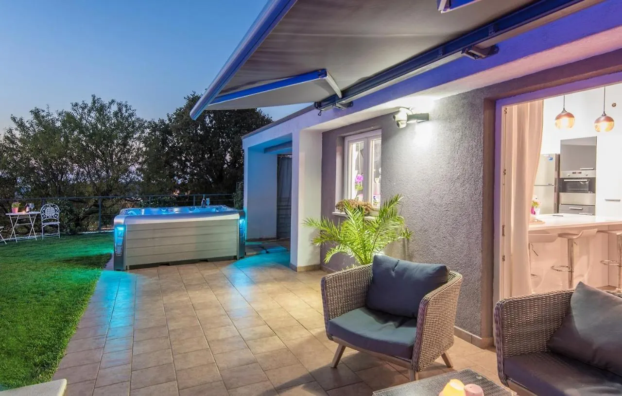 Modern Villa Di Rovigno With Pool, Hot Tub And Sea View Rovinjsko Selo