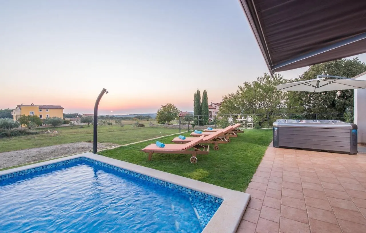 Modern Villa Di Rovigno With Pool, Hot Tub And Sea View Rovinjsko Selo